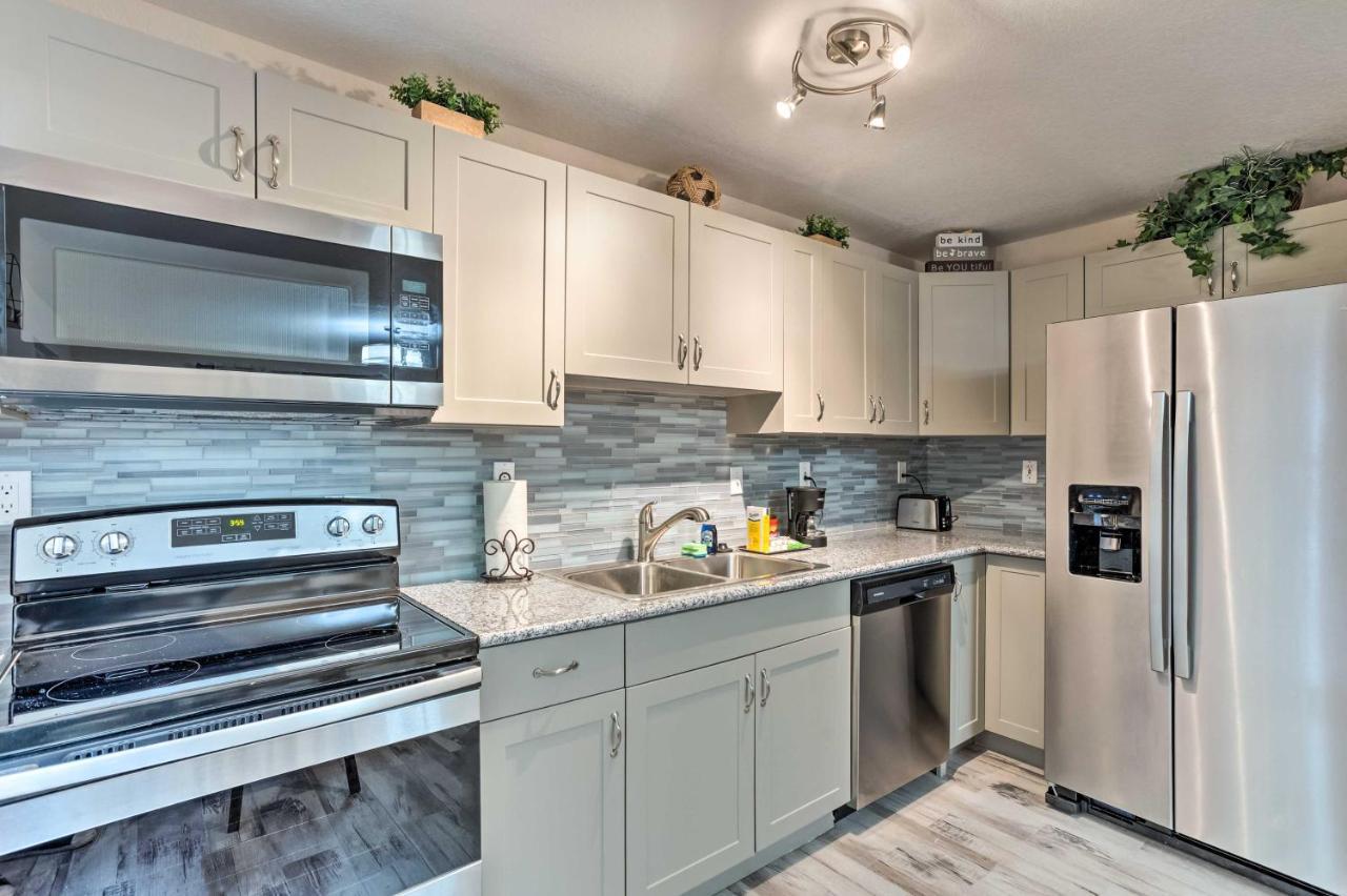 Inviting Apartment Less Than 2 Mi To Riviera Beach! ウェストパームビーチ エクステリア 写真