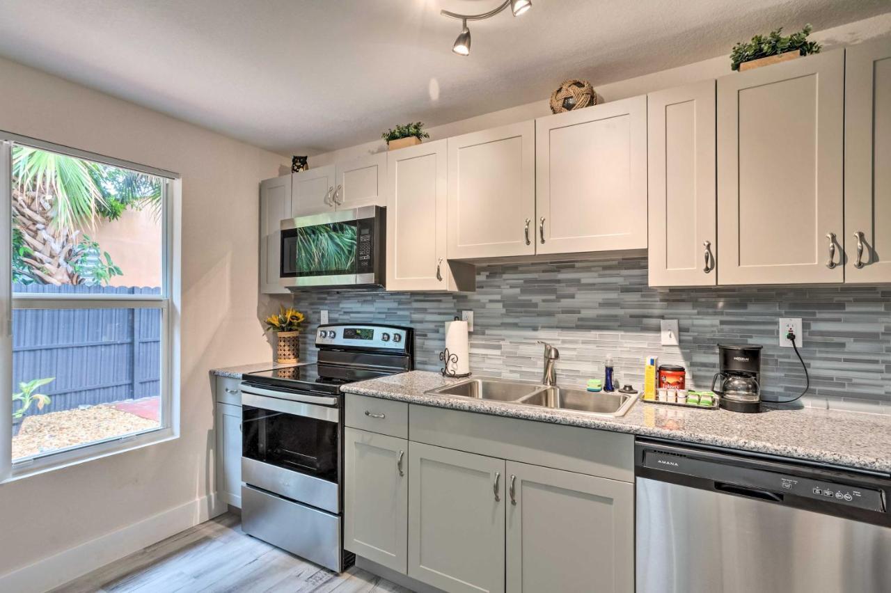Inviting Apartment Less Than 2 Mi To Riviera Beach! ウェストパームビーチ エクステリア 写真